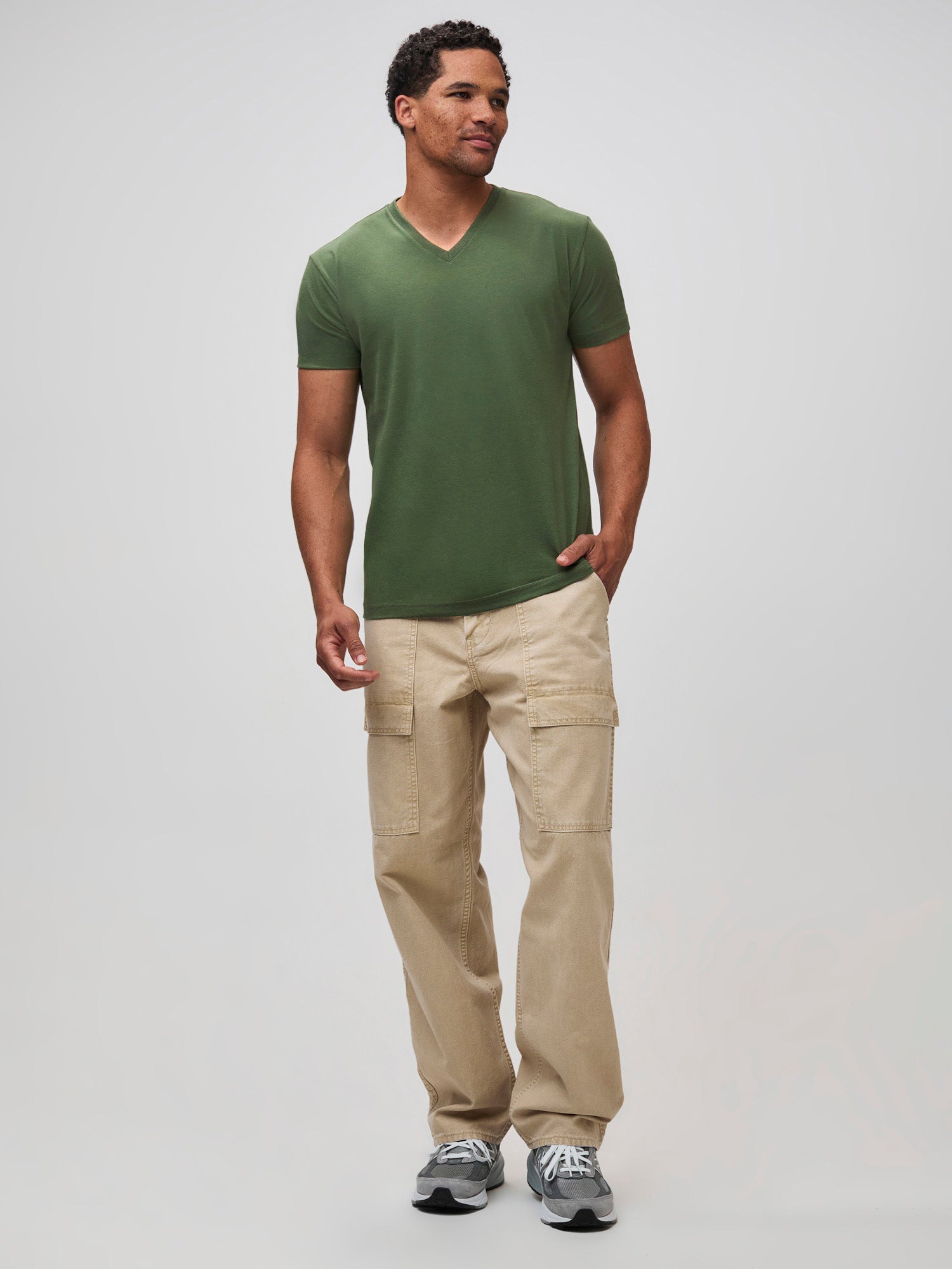 jun mikami  V-neck shirts カーキ Organic V-Neck T-Shirt 3 Pack / Urban Expedition | The Perfect Jean
