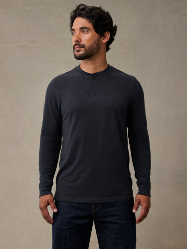 the shadow long sleeve heleys  hold its shape after washing