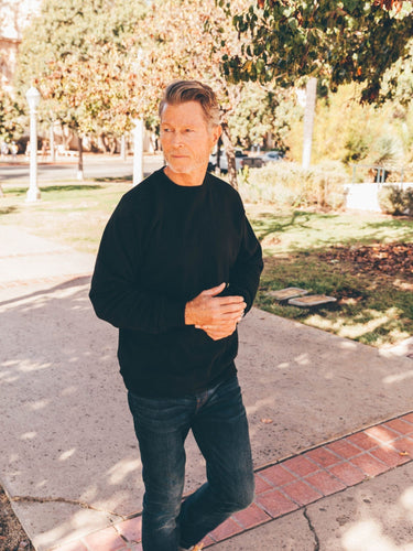 MICHAEL IS 6', 160LBS AND WEARS A SIZE M #