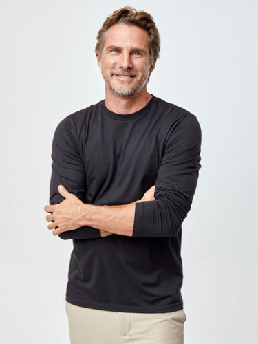 Ariel is 6'1, 175lbs and wears a size M #  Black Long Sleeve Crew Neck | The perfect weight for year-round comfort