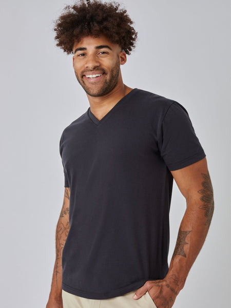 Joe is 6', 180LBS and wears a size L # Fall Foundation V-Neck 5-Pack 2023 | Anchor Black V-Neck T-Shirt Size L | Fresh Clean Threads